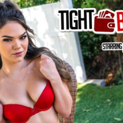 Athena Faris Gets a Bargain in WankzVR’s ‘Tight Budget’